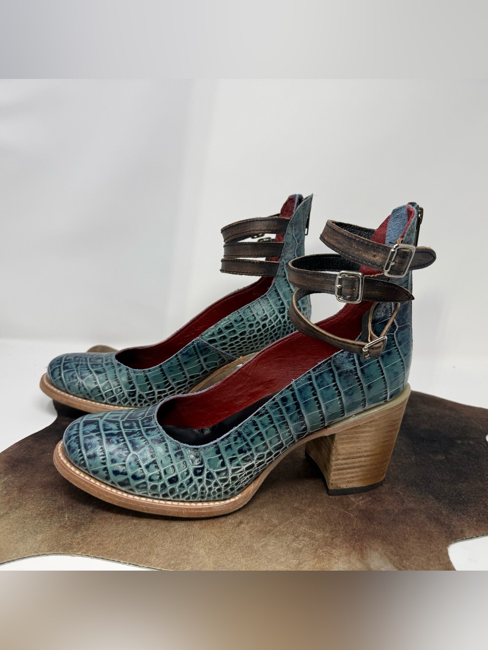 EUC freebird Teal Croc-Embossed Ankle-Strap Heels sz 10 (EDLNKI)